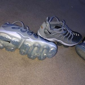 NEVER WORN Air vapor max plus and air max 2016